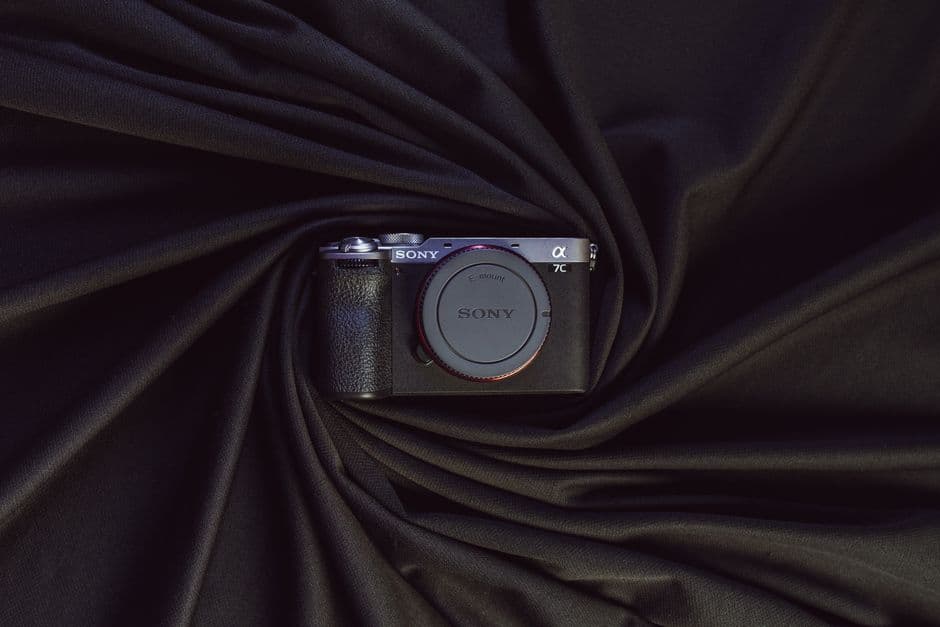 Canon EOS R6 + RF 24-105mm Lens - photo 2