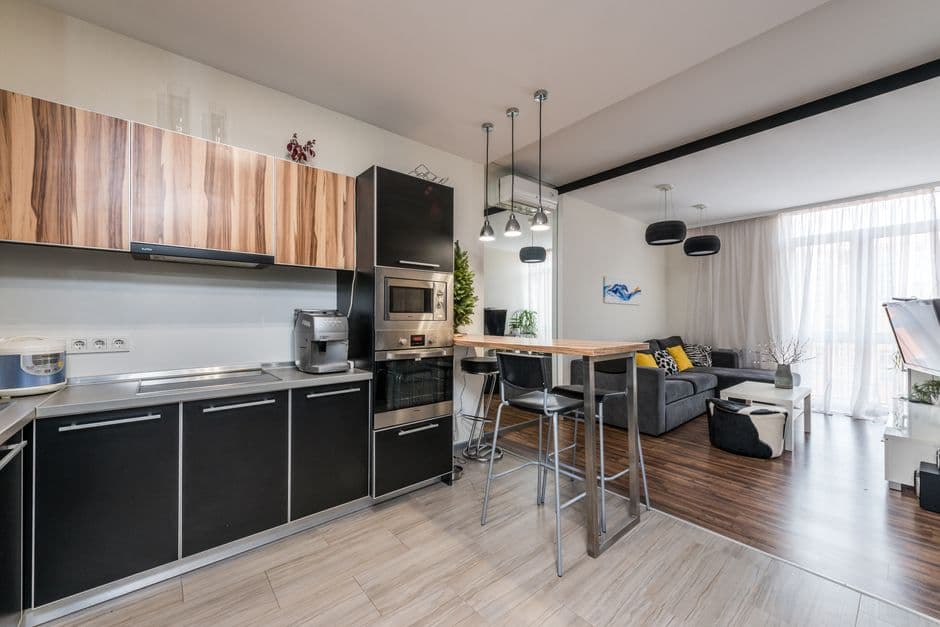 Garden-Level 2BR Apartment - photo 3